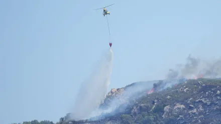 Helicóptero en labores extinción incendio Sierra de la Plata