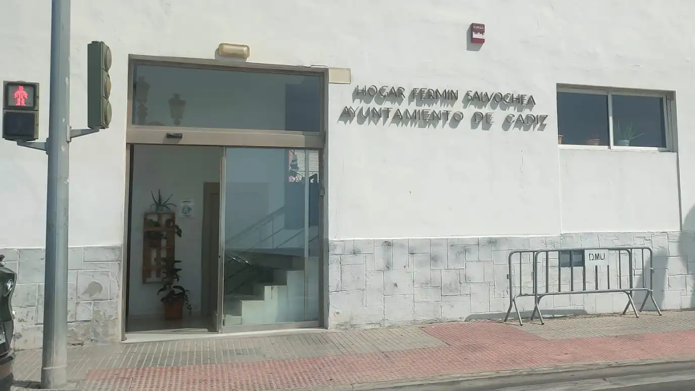 Entrada del hogar Fermin Salvochea, en el Campo del Sur de Cádiz.