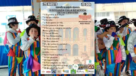 Niños disfrazados y, delante de ellos, con los participantes en la II Gala Benéfica.