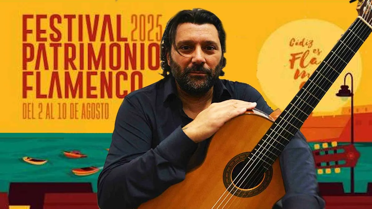 Josemi Carmona con camisa negra y su guitarra, tras él el cartel de Flamenco en Cádiz con tonos amarillentos.