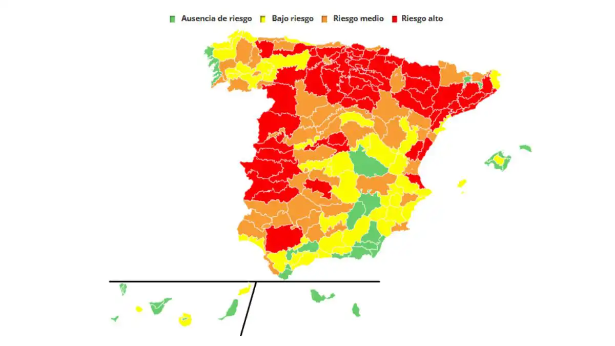 Mapa de España con colores de alerta por calor: nivel naranja en el Litoral gaditano, amarillo en la Campiña de Cádiz y en la sierra de Grazalema, y distintos niveles en otras provincias.