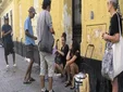 “Estoy embarazada de seis meses y duermo en la calle”: la dura historia de María en Cádiz