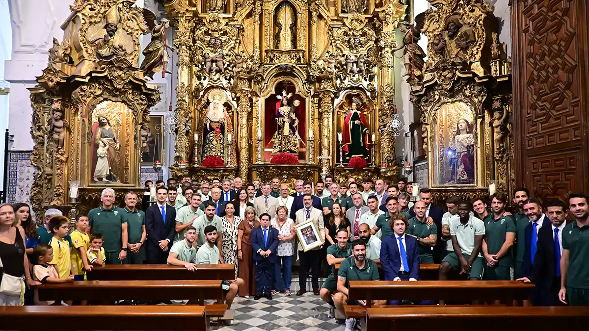 El Cádiz CF renueva un año más sus ofrendas a la Patrona y al Nazareno