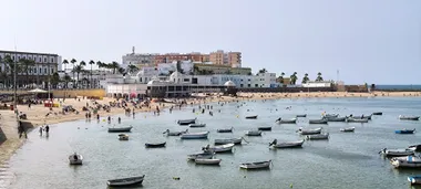 Playa de la Caleta subiendo la marea