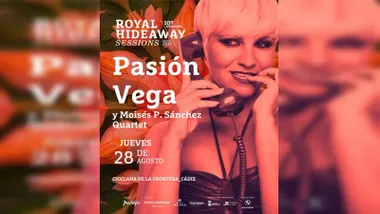 Cartel en tonos rojizos de "Pasión Almodóvar".