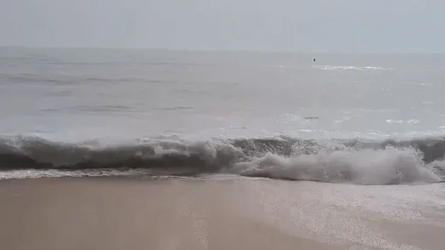 Oleaje en la playa de los Alemanes.