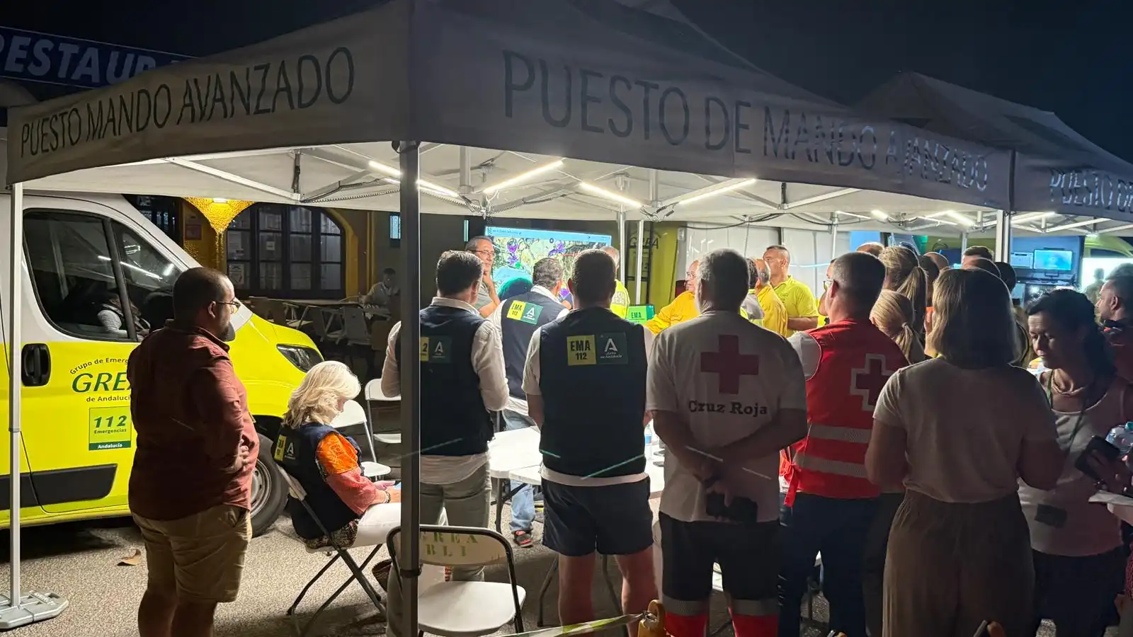 Pueso de mando de las labores de extinción del incendio en Tarifa.