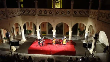 Grupo de cuerda en el escenario de Rota.