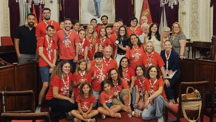 Miembros del Grupo Scout 278 María Auxiliadora en el Ayuntamiento de Cádiz.