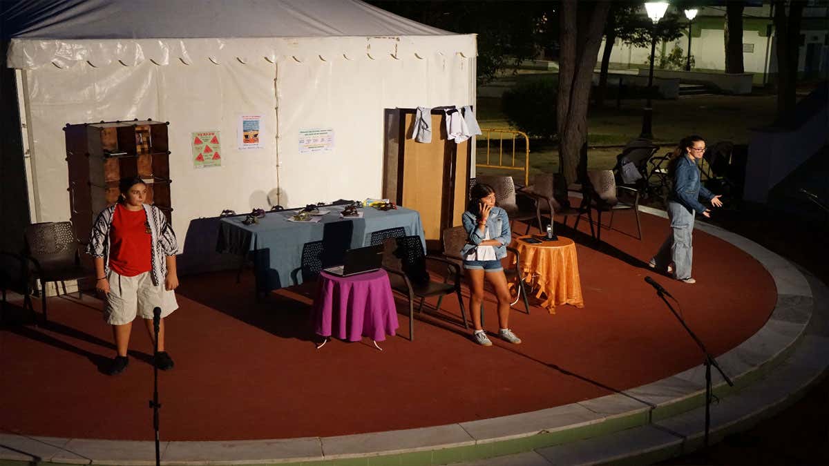 Representación teatral en el Parque El Mayeto de Rota.