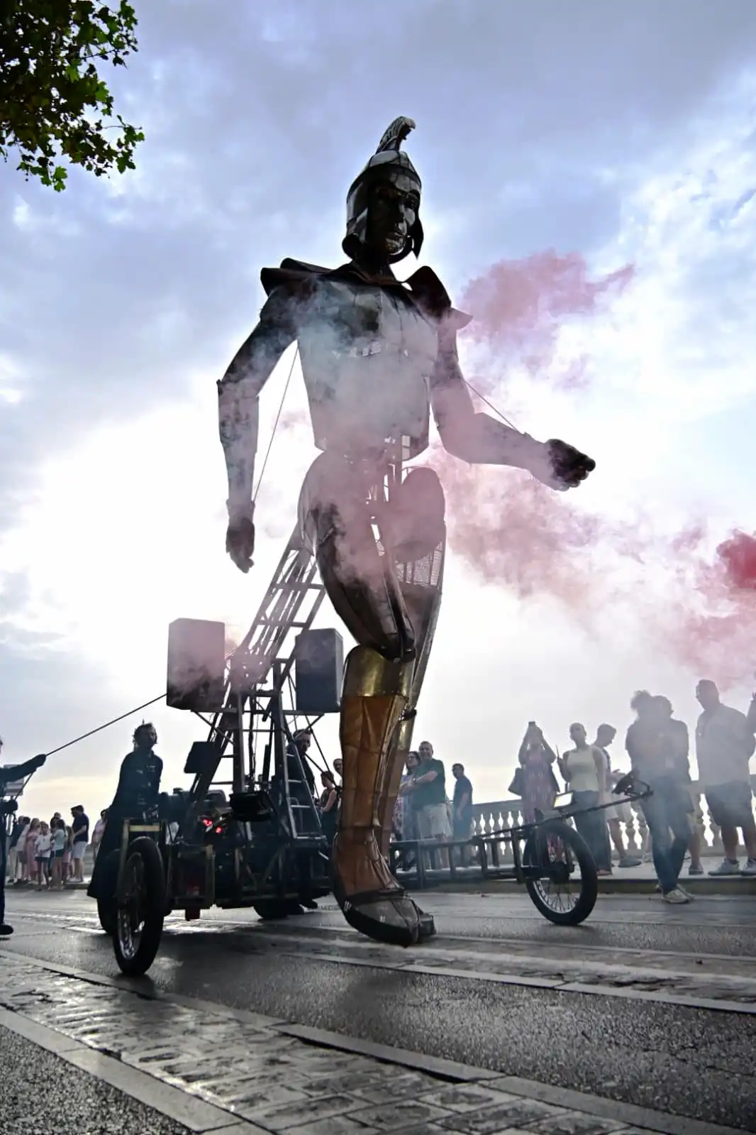 representación de la Estátua de Alejandro Magno en el cortejo. Foto: Eulogio García.