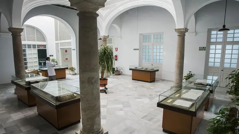 Patio interior del Archivo Histórico Provincial de Cádiz.