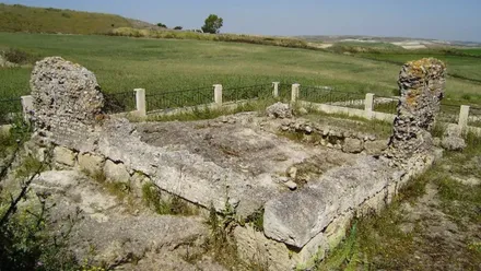Construcción pétrea en Espera, yacimiento de Carissa Aurelia.