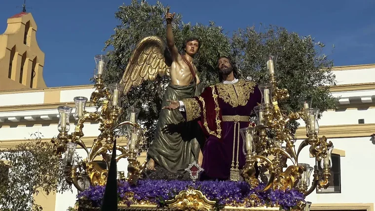 Cristo del Huerto en su paso por las calles de San Fernando.