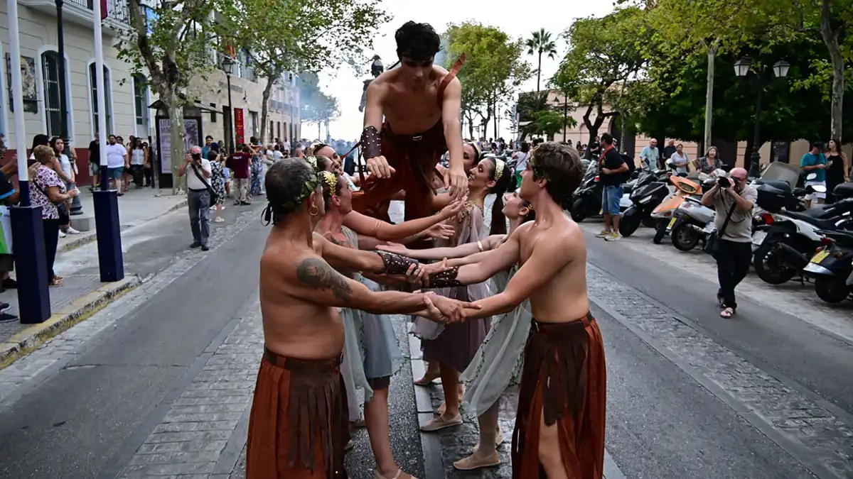 Los grupos de baile fueron de lo más destacado del crtejo y del espectáculo. Foto. Eulogio García.