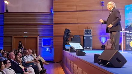 Emilio Duró durante su conferencia en el Palacio de Congresos de Cádiz, con la que se clausuró el Blue Zone Forum 2025.