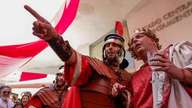 Divertido y completo ‘sábado sabadorum’ del Cádiz Romana: gran ambiente y 'chicharrones a la romana'