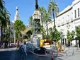 Comienza la limpieza del Monumento a Moret en Cádiz: así serán los trabajos en la plaza de San Juan de Dios
