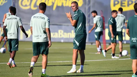 El técico Gaizka Garitano en n entrenamiento del Cádiz CF