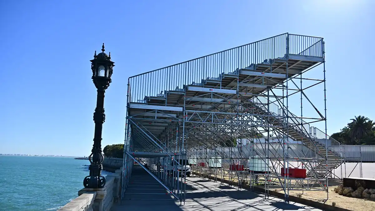 Mientras Cádiz mira 'Cádiz Romana', el Paseo de Santa Bárbara comienza a privatizarse para la SailGP