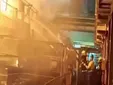 Incendio en Acerinox: madrugada tensa en la planta de Los Barrios