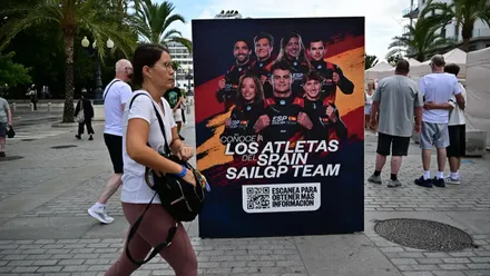 Cartel promocioal de la Sail GP en la plaza de San Juan de Dios de Cádiz