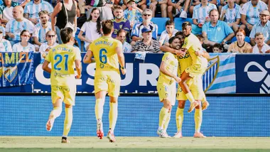 Mario Climent e Iker Recio corren a felicitar a Ortuño por su gol, que ya es abrazodo por García Pascual que sostiene a Efe.