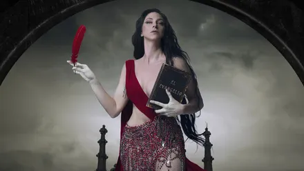 Imagen promocional de la cantautora María Pelae