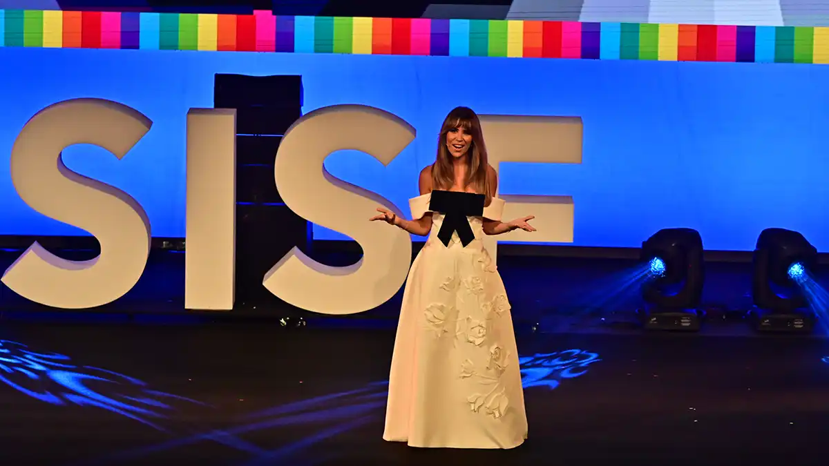 María Gómez en el escenario del Gran Teatro Falla.