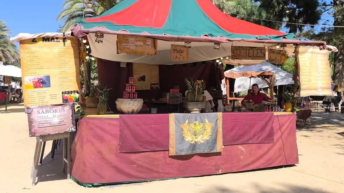 Un bar con varias ofertas: Mojito de litro y cócteles. Entre otras. Foto: José Luis Porquicho Prada.