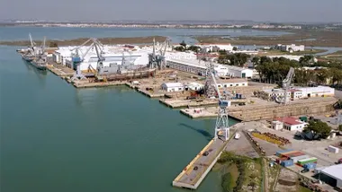 Vista aérea del astillero de Navantia en San Fernando.