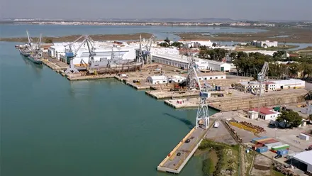 Vista aérea del astillero de Navantia en San Fernando.