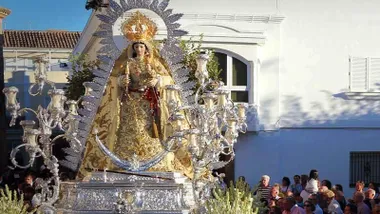 Imagen de Nuestra Señora del Rosario de Rota en las calles de la localidad gaditana.