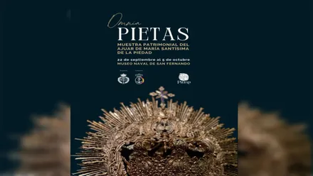 Cartel en azul destacando la corona dorada de la Virgen de la exposición de Omnia Pietas en San Fernando.