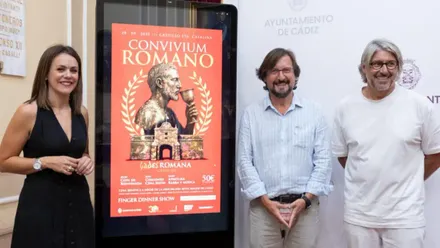 La concejala de Fiestas, beatriz Gandullo, junto al presidente de la Asociación de reyes Magos, Manolo Navarro, y el hostelero Raúl Cueto en la presentación del evento solidario.