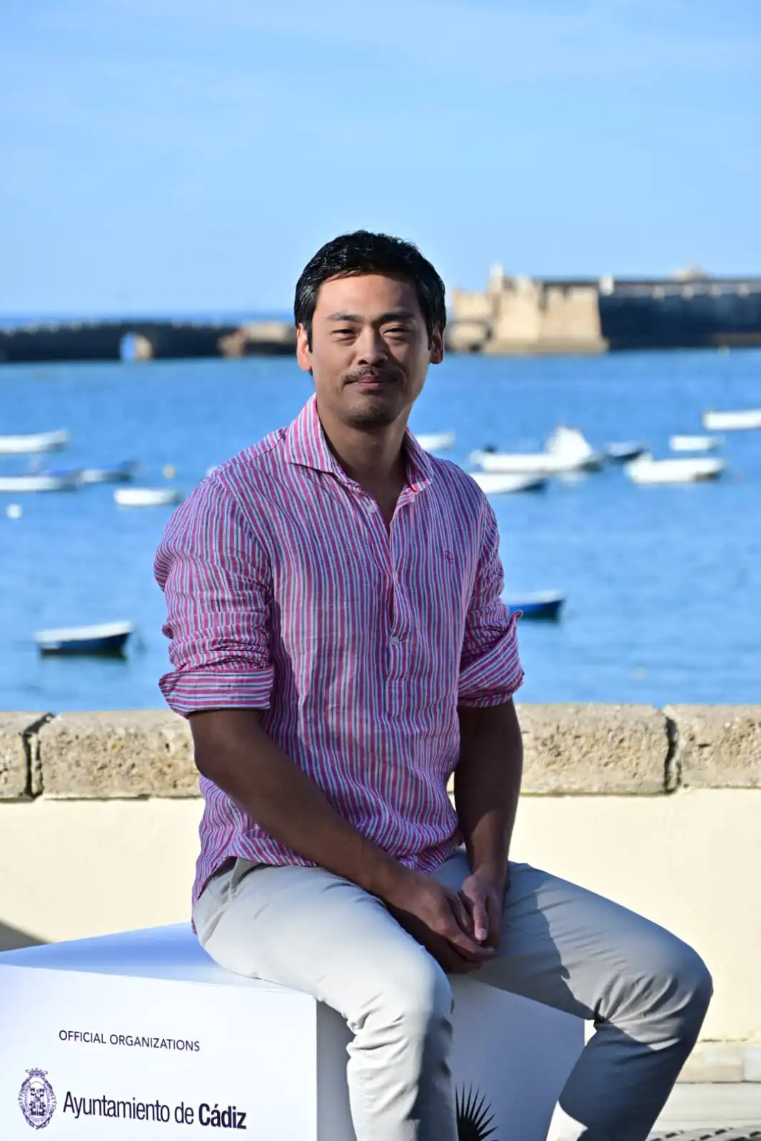 : Jiajie Yu Yan posa en solitario en el photocall de La Caleta.