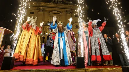 Los Reyes Magos saludan en Chiclana.