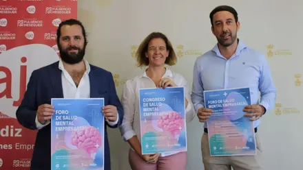 Manuela Pérez presentando el foro de Salud Mental de Chiclana.