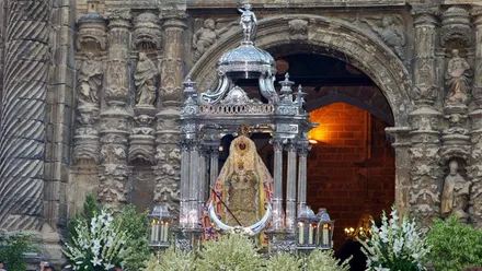 Virgen de los Milagros saliendo a las calles de El Puerto.
