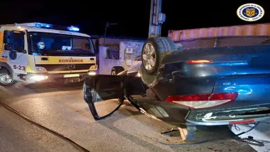 Coche volcado