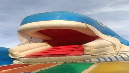 La histórica Ballena Azul llega a Puerto Real con entrada gratuita en su jornada inaugural