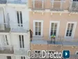 La escalofriante imagen de la inconsciencia: obreros sin protección en un andamio en la Calle Nueva de Cádiz
