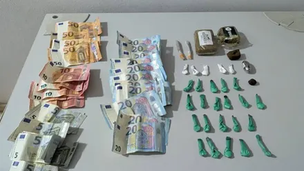 Detenido en Los Caños de Meca con cocaína, hachís y dinero oculto en su vehículo