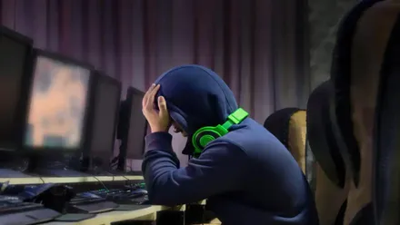 Programas educativos en España que luchan contra la adicción al juego en jóvenes