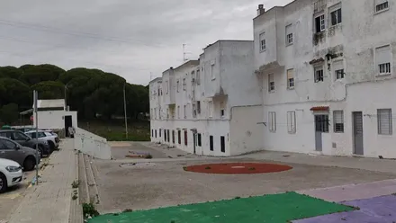 Parque de juegos con desperfectos