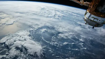 EL planeta Tierra visto desde el espacio exterior