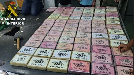 Paquetes de colores conteniendo cocaína.