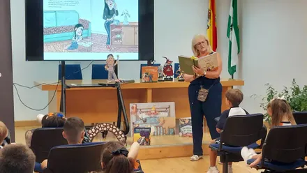 Imagen de archivo de una actividad infantil en la Biblioteca Adolfo Suárez, similar a las que se desarrollan estos días con motivo del Día Internacional de las Bibliotecas 2025.