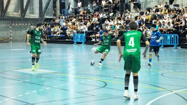 Imagen del encuentro entre el CD Géminis-Carlos Requena y el Élite Futsal Cádiz disputado en el Pabellón del casco Histórico.