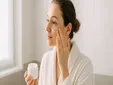 La mejor crema hidratante del año cuesta menos de 3 euros, según la OCU